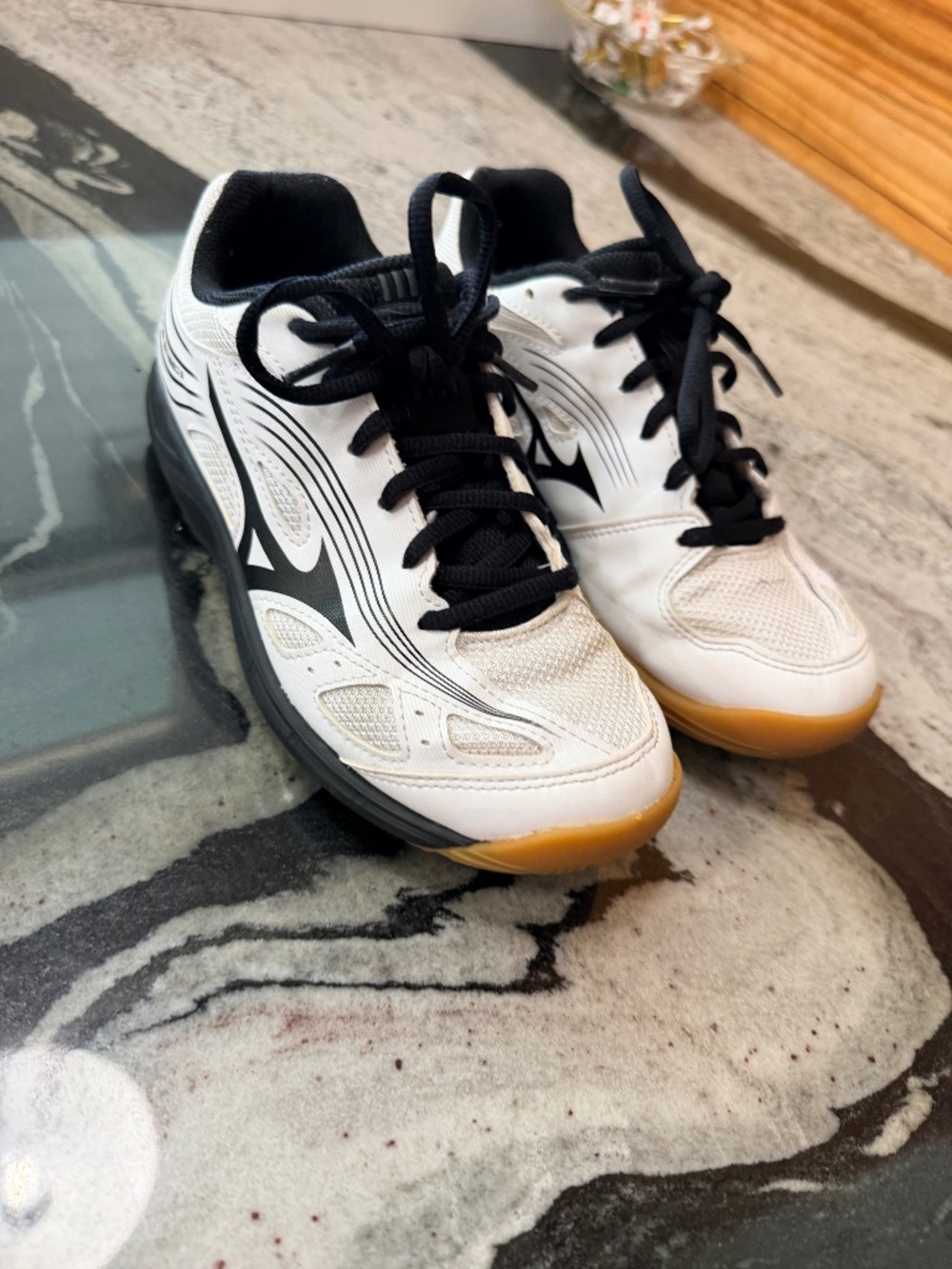 Ladies Mizuno Volleyball Shoes 6.5